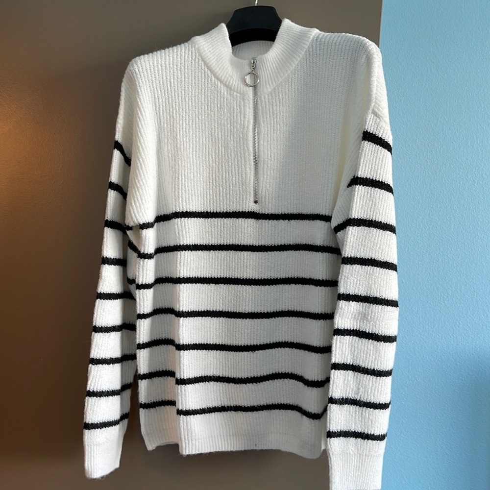 NWOT soft sweater with zipper